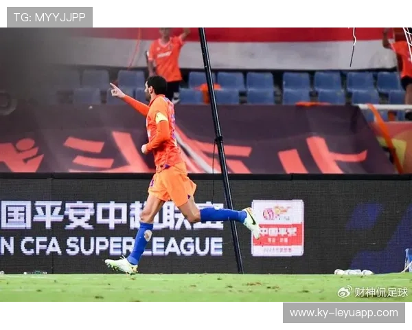 山东泰山角球战术奏效，费莱尼头球砸入死角